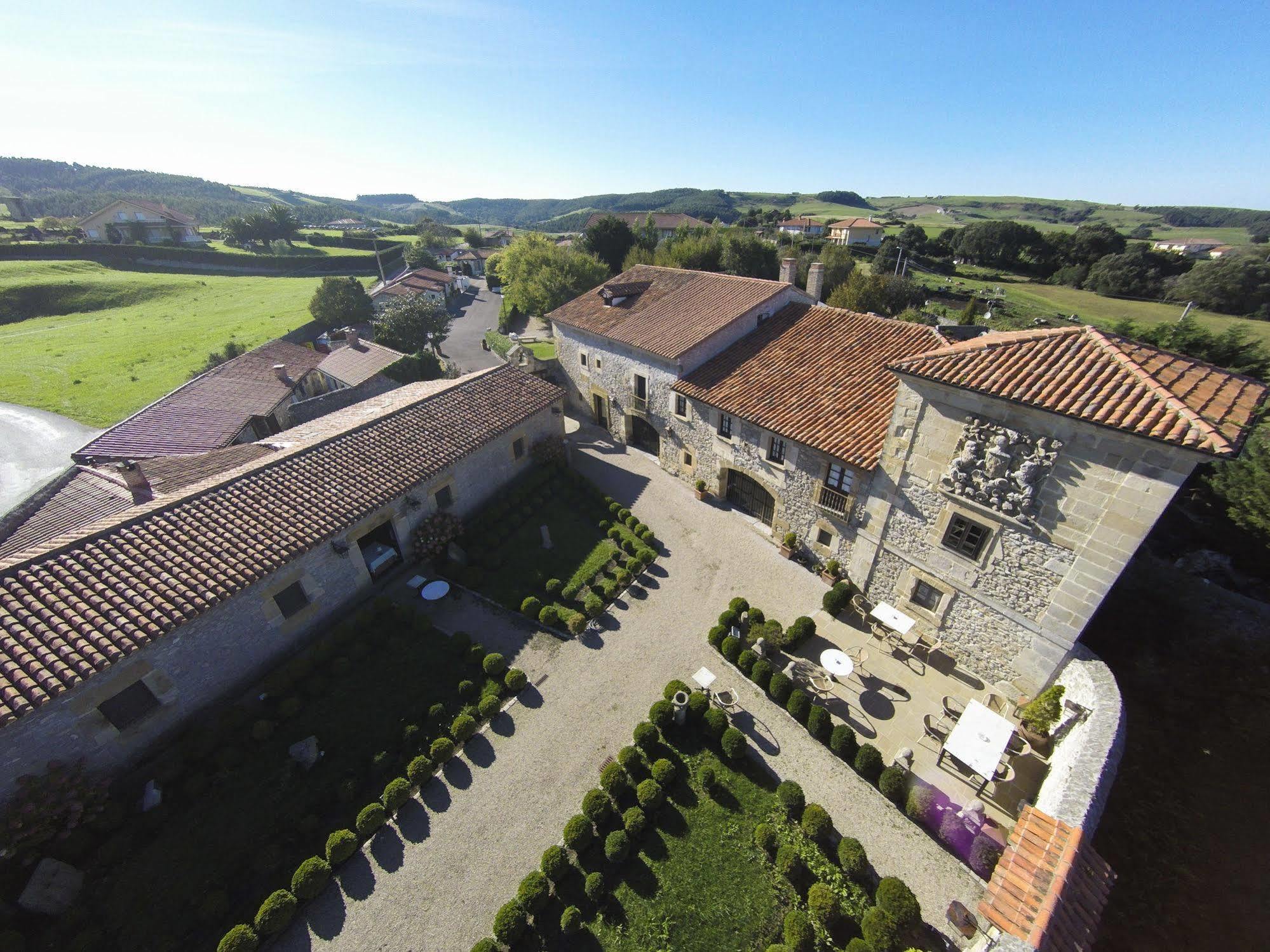 Hotel Palacio De La Pena Cantabria Ajo Exterior photo